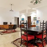 Oyo Living 2843 Raz House Syariah