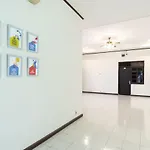 Oyo Living 2843 Raz House Syariah