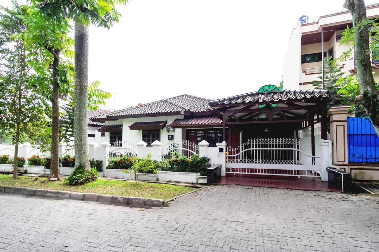 Oyo Living 2843 Raz House Syariah 2* Medan