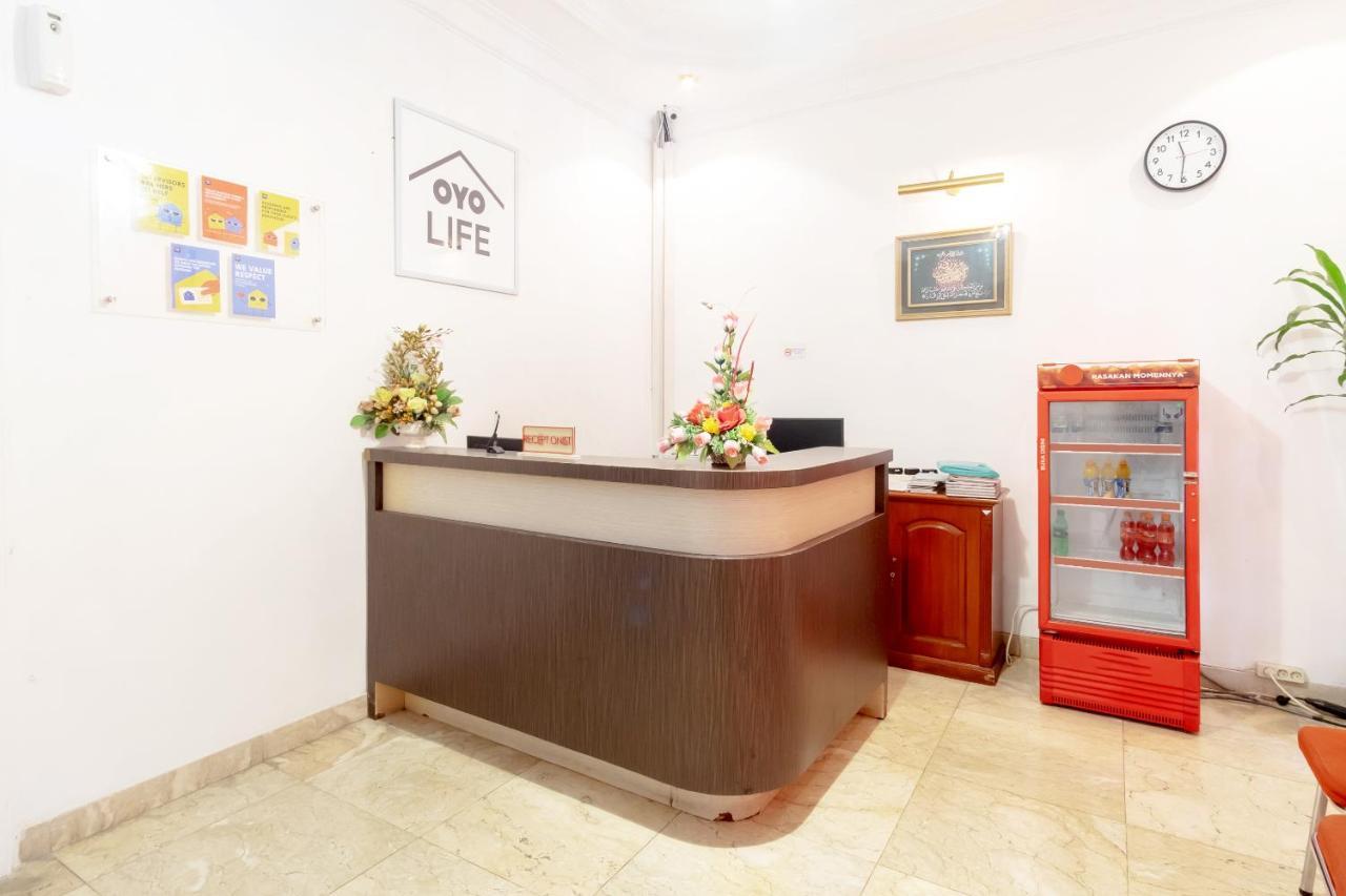 Oyo Living 2843 Raz House Syariah 2*