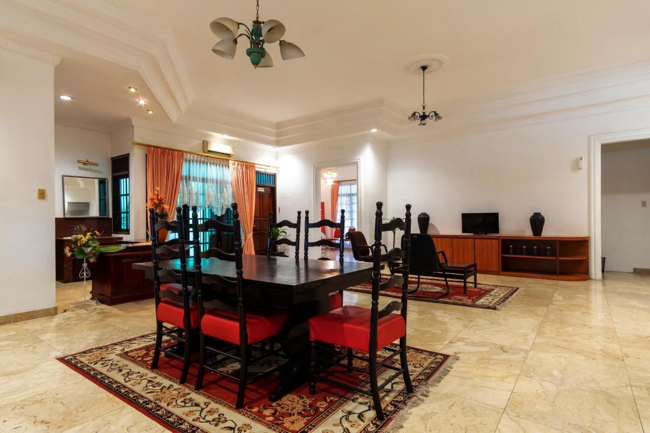 Oyo Living 2843 Raz House Syariah Hotel 2*
