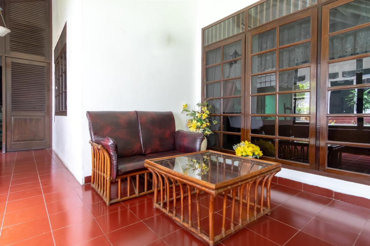Hotel Oyo Living 2843 Raz House Syariah 2*