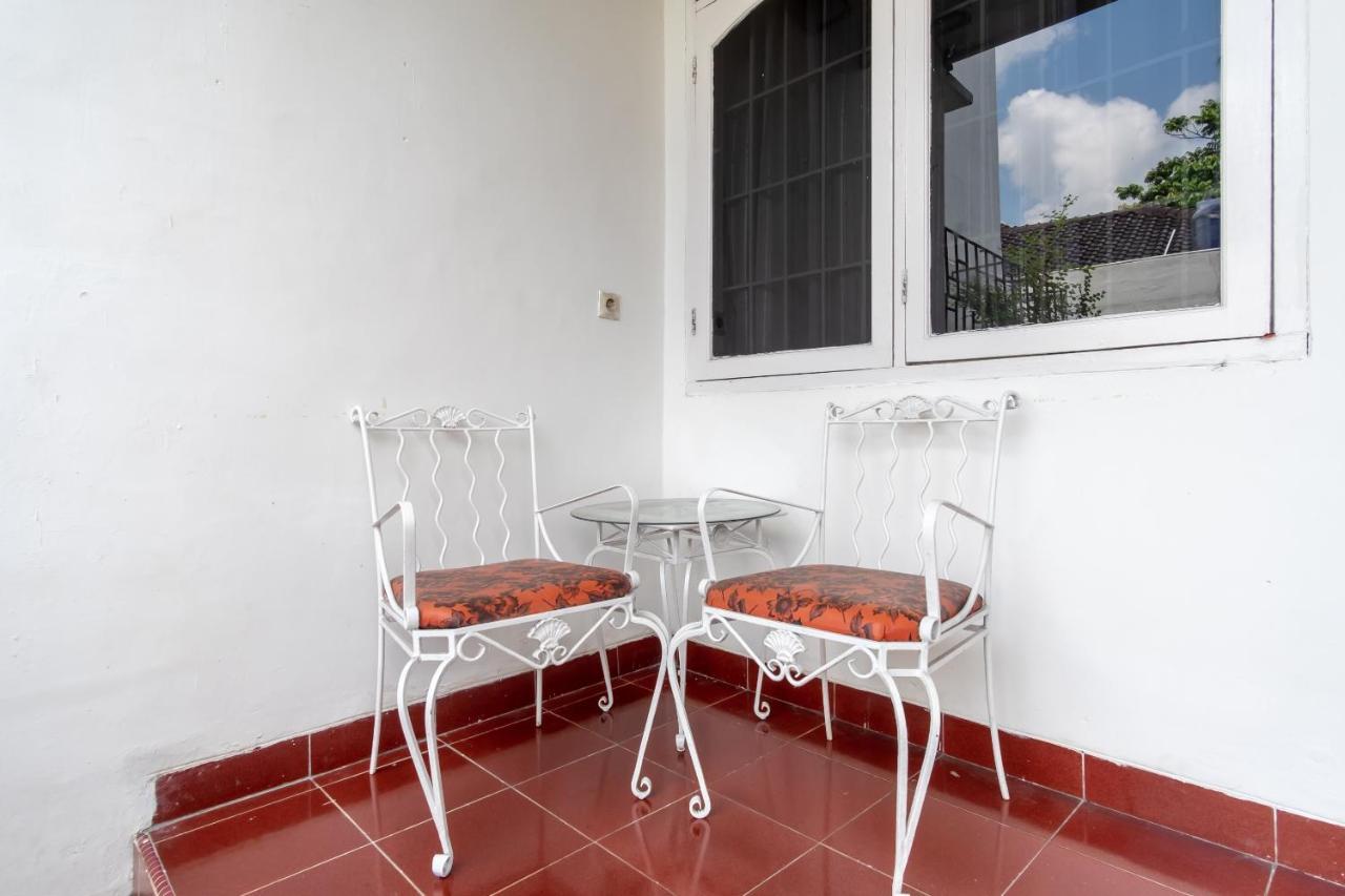 Hotel Oyo Living 2843 Raz House Syariah