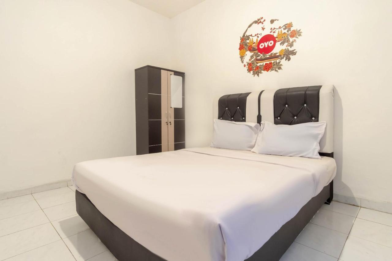 Hotel Oyo Living 2843 Raz House Syariah