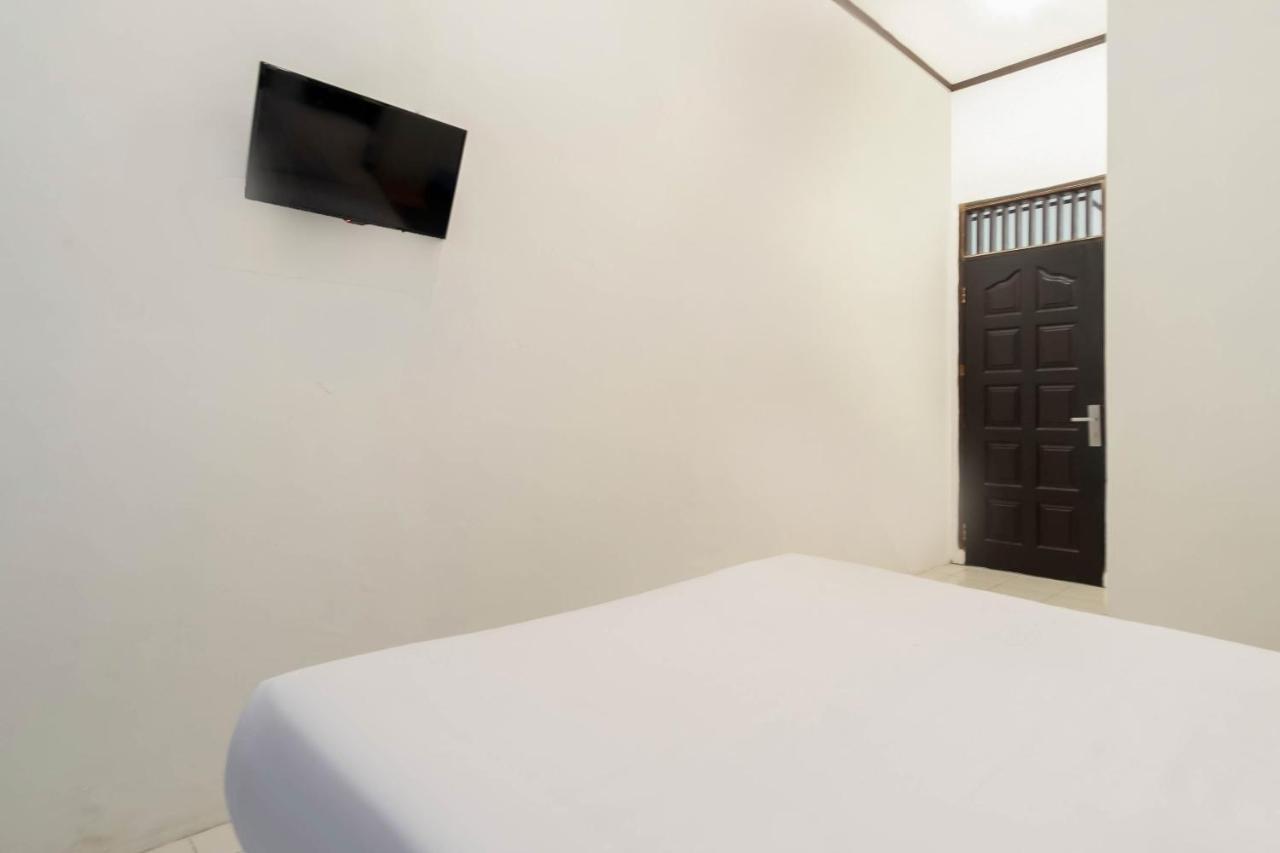Oyo Living 2843 Raz House Syariah Hotel Medan