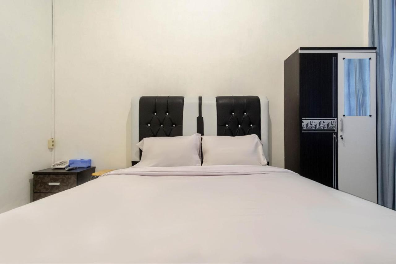 Hotel Oyo Living 2843 Raz House Syariah 2*