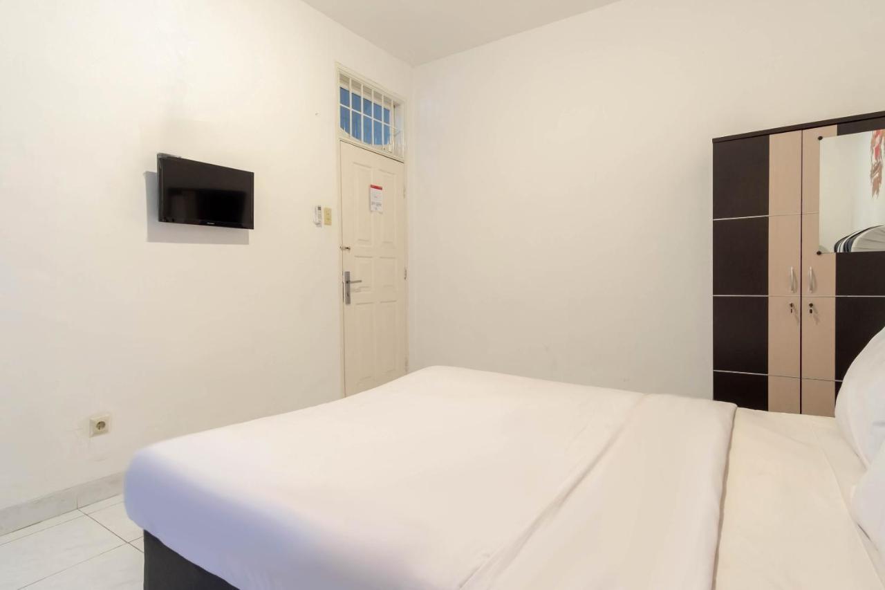 Oyo Living 2843 Raz House Syariah Hotel Medan
