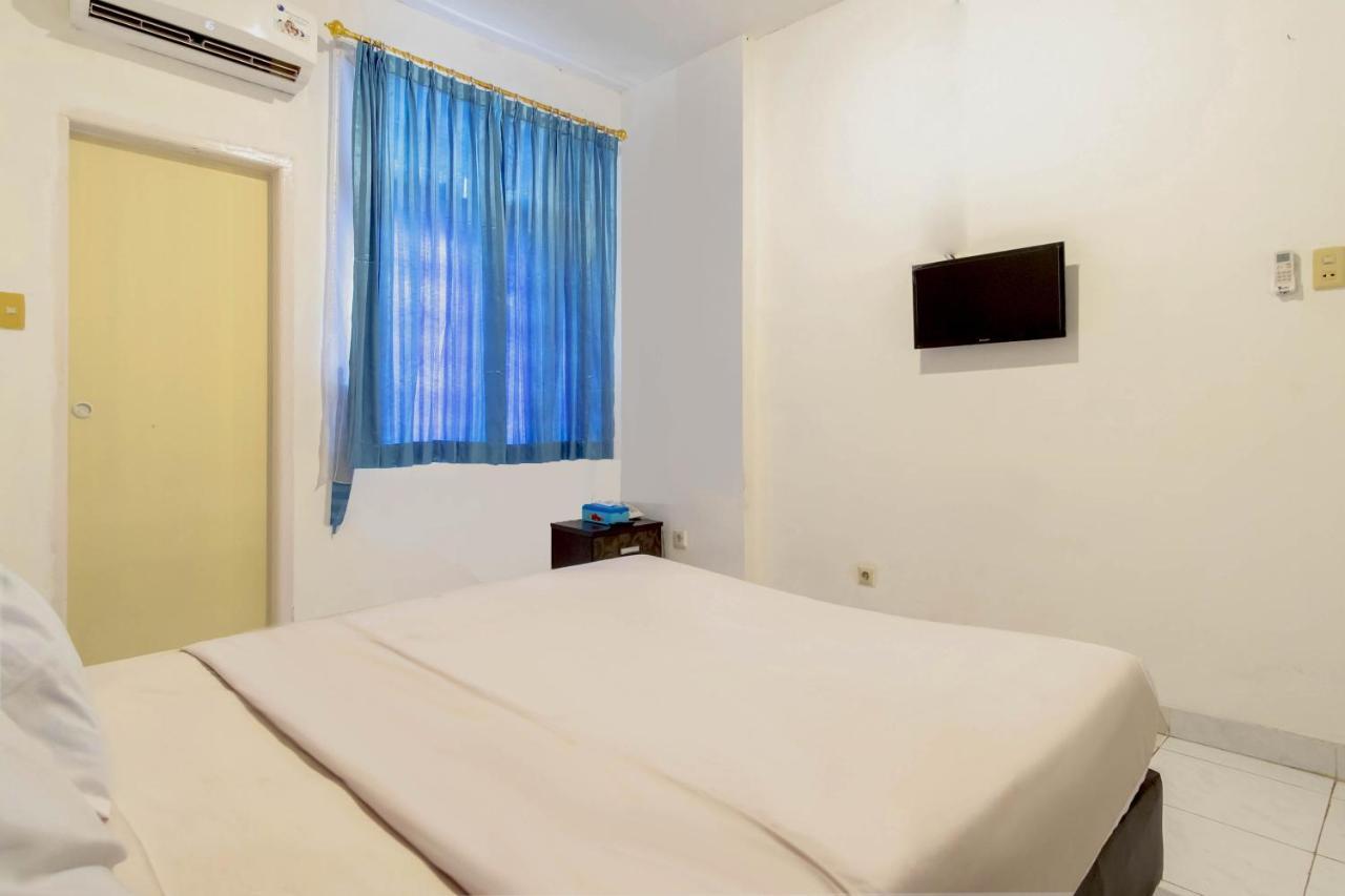 Oyo Living 2843 Raz House Syariah 2*