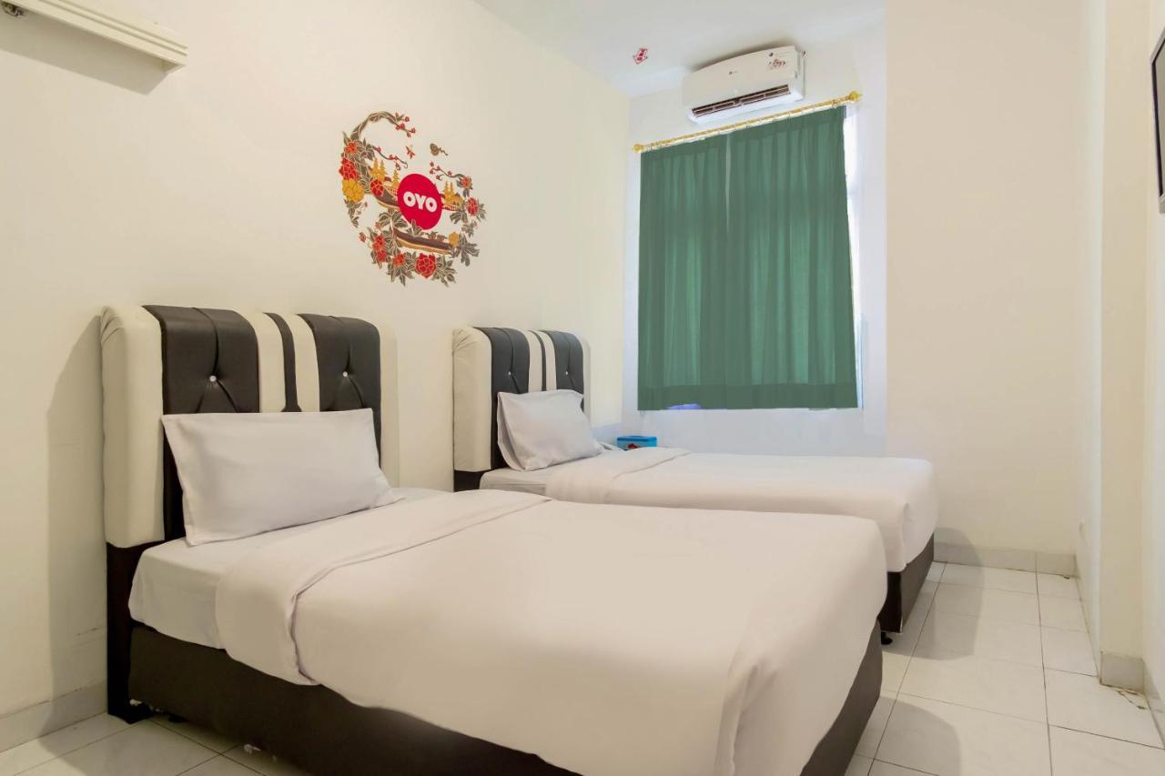 Hotel Oyo Living 2843 Raz House Syariah Medan