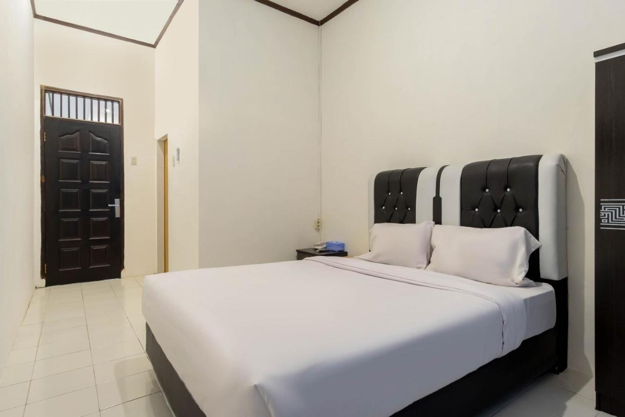 Hotel Oyo Living 2843 Raz House Syariah