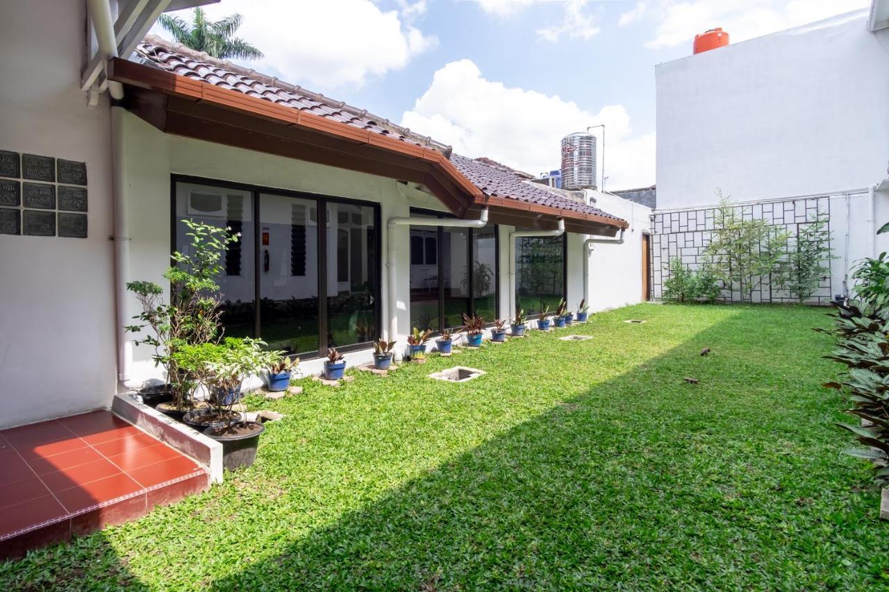 Oyo Living 2843 Raz House Syariah