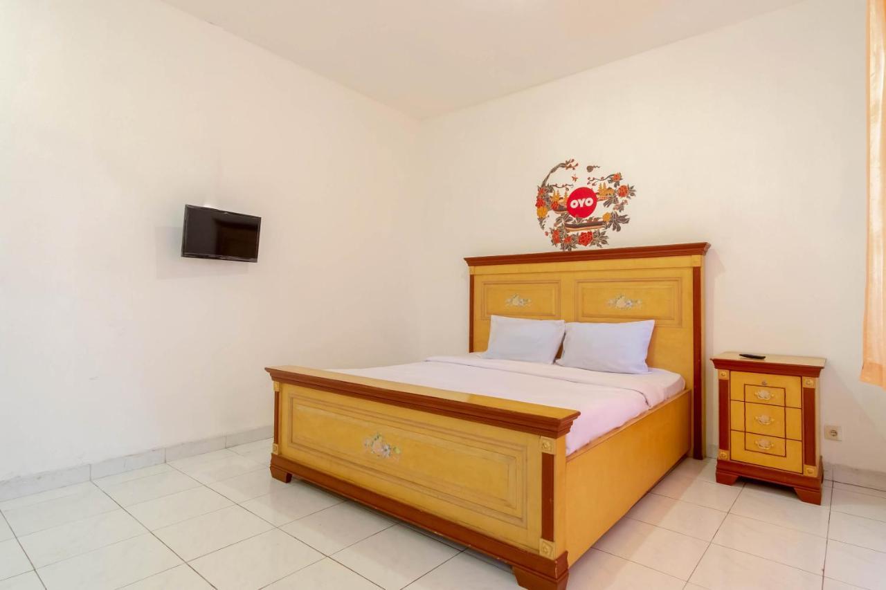 Oyo Living 2843 Raz House Syariah Hotel Medan