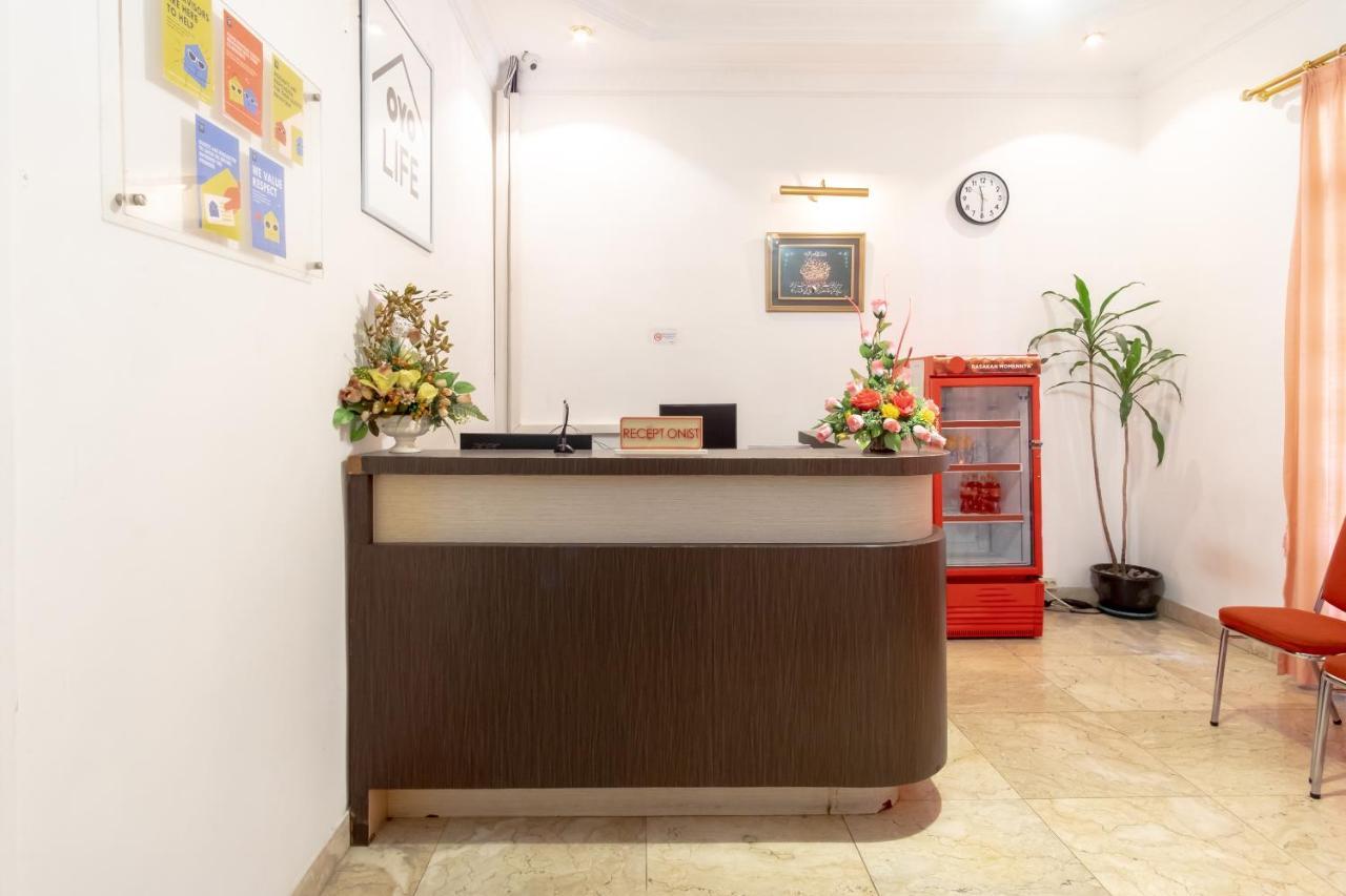 Oyo Living 2843 Raz House Syariah 2*