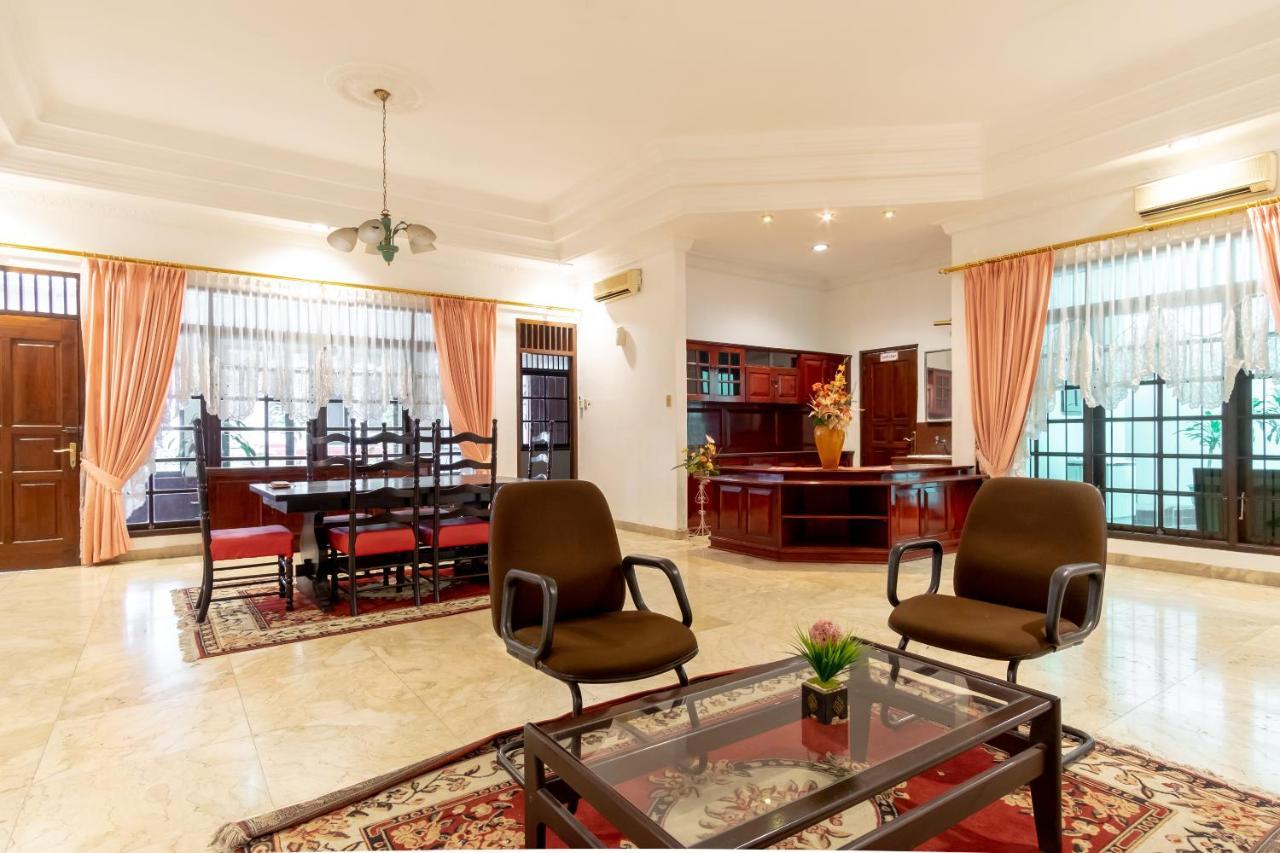 Hotel Oyo Living 2843 Raz House Syariah Medan