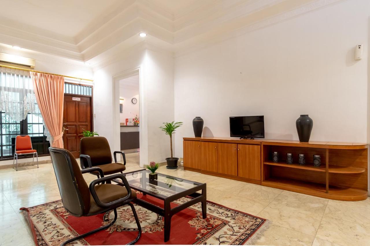 Hotel Oyo Living 2843 Raz House Syariah Medan